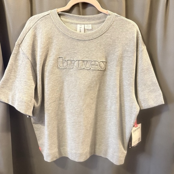 Lusso Tops - Lusso Atlanta Braves Gray Short Sleeve Sweatshirt Baseball Women's Sz L NWT READ